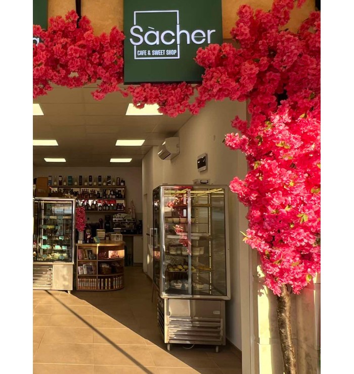 Изкуствени цветя - голямо дърво на фасада 