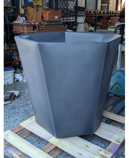 Голяма кашпа JUMBO ROCK в различни цветове 106 x 105 см